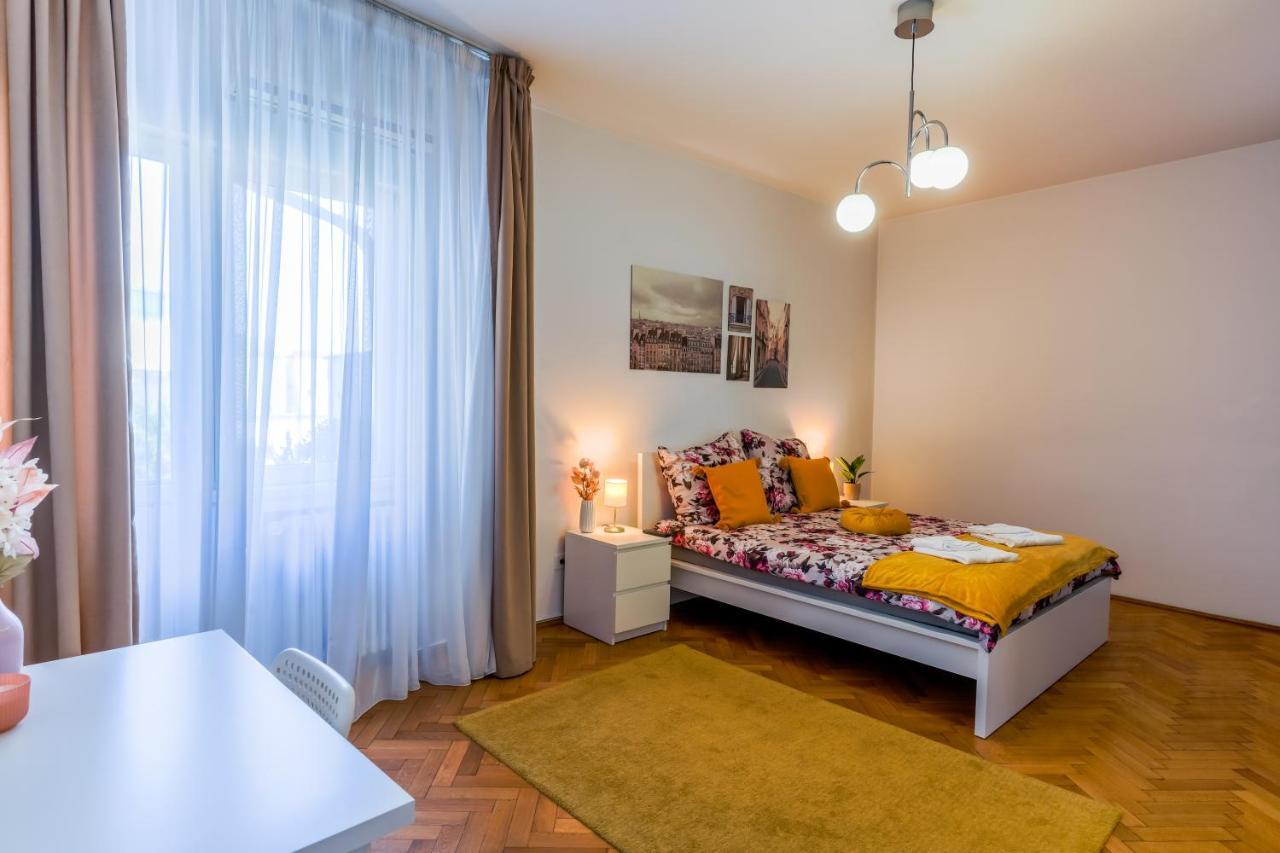 Ultracentral Golden Gatehouse 3 Bdrm Bukarest Exteriör bild