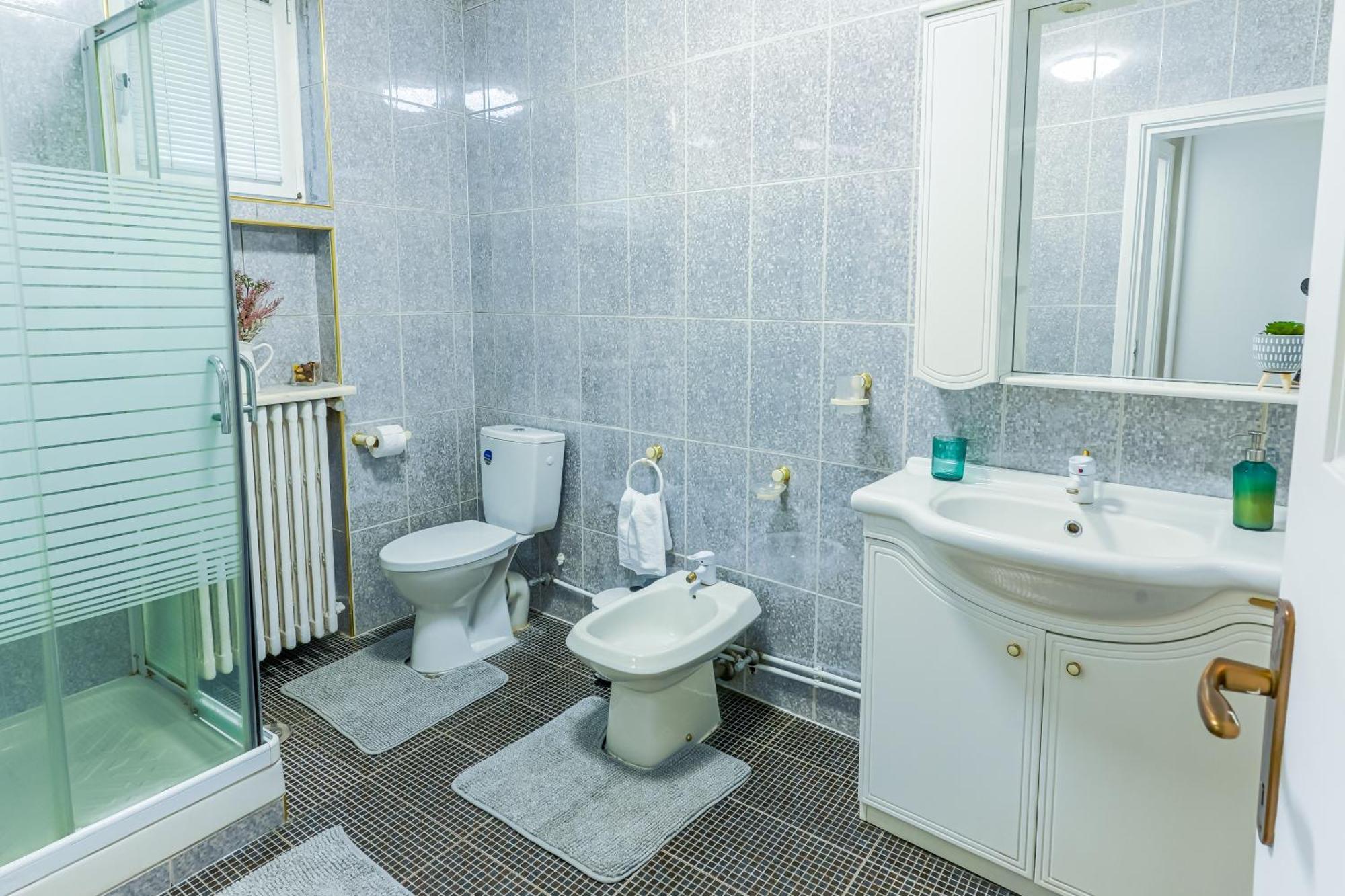 Ultracentral Golden Gatehouse 3 Bdrm Bukarest Exteriör bild